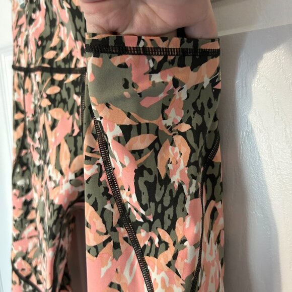 Sweaty‎ Betty Power 7/8 Workout Legging, Pink/Green Pattern S - Picture 3 of 10